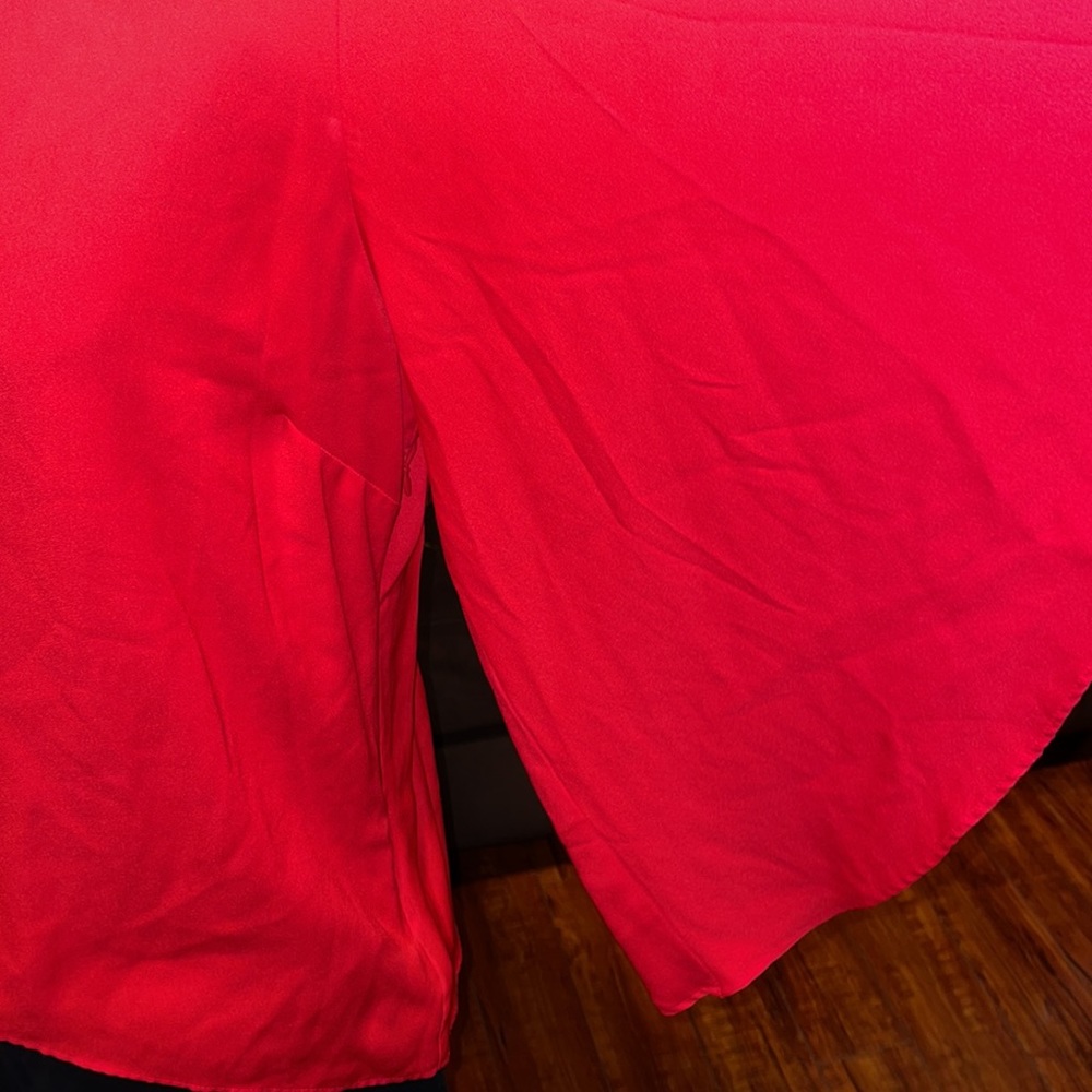 Red one shoulder - Picture 2 of 4